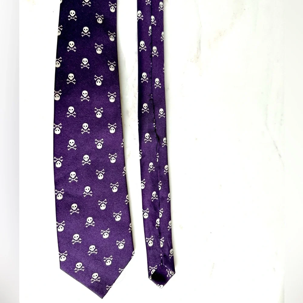 GAP Kids Boys Tie Purple Skull and Crossbones Tie Halloween 👻 Formal Dress Tie